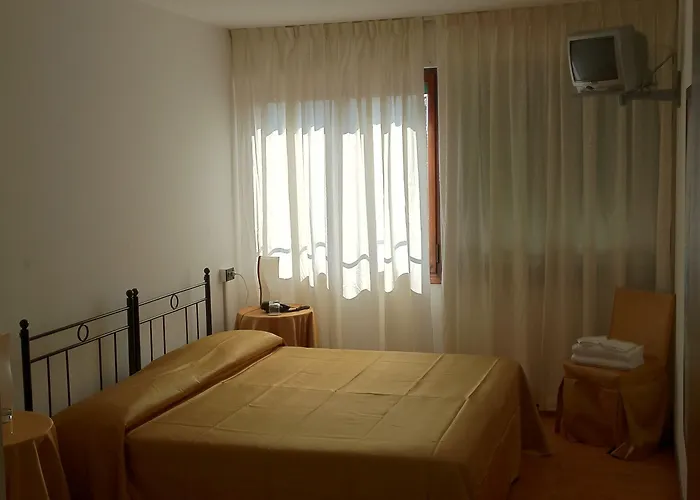 Agli Artisti