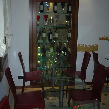 Agli Artisti Venedik