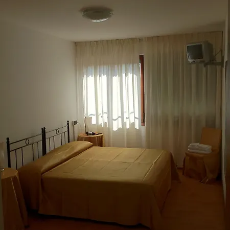 Agli Artisti